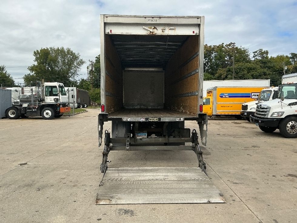 Medium Duty Box Truck-Light and Medium Duty Trucks-Freightliner-2019-M2-Chicopee-MA-292,810\n\t\tmiles-$ 29,250 - Image 9