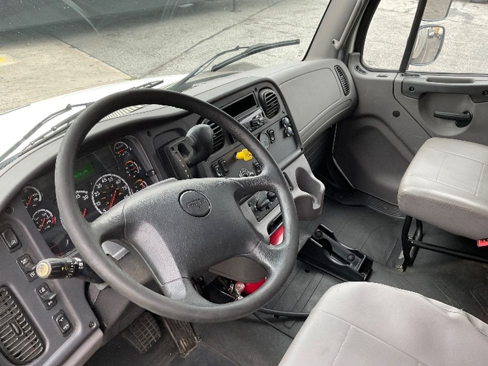 Medium Duty Box Truck-Light and Medium Duty Trucks-Freightliner-2019-M2-Chicopee-MA-356,423\n\t\tmiles-$ 21,250 - Image 17