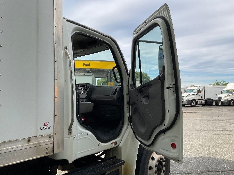 Medium Duty Box Truck-Light and Medium Duty Trucks-Freightliner-2019-M2-Chicopee-MA-356,423\n\t\tmiles-$ 21,250 - Image 20