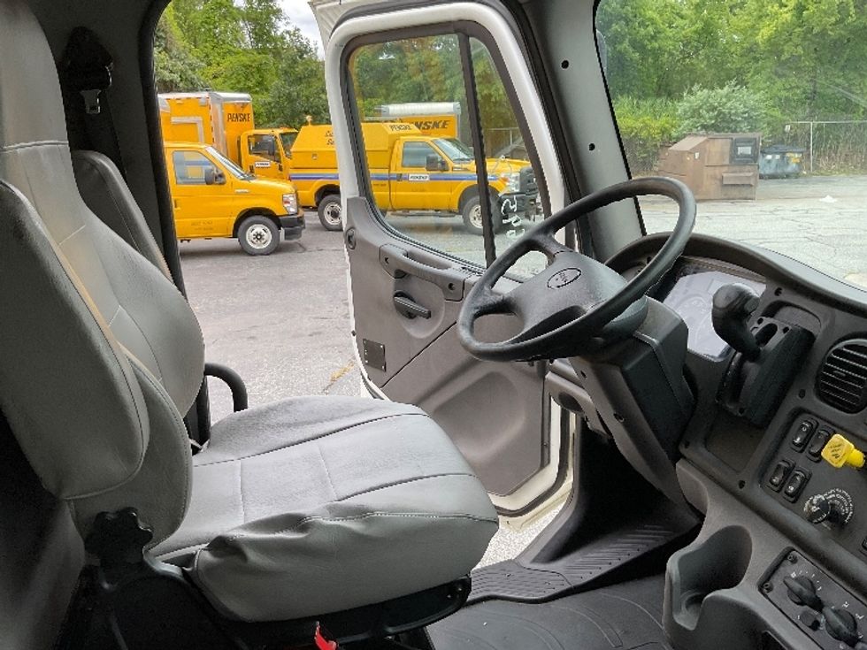 Medium Duty Box Truck-Light and Medium Duty Trucks-Freightliner-2019-M2-Chicopee-MA-356,423\n\t\tmiles-$ 21,250 - Image 22