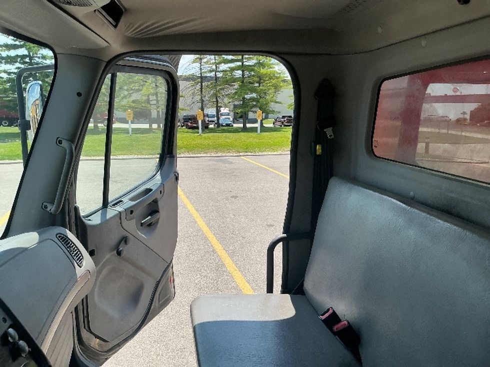 Medium Duty Box Truck-Light and Medium Duty Trucks-Freightliner-2019-M2-Cincinnati-OH-255,096\n\t\tmiles-$ 40,250 - Image 19