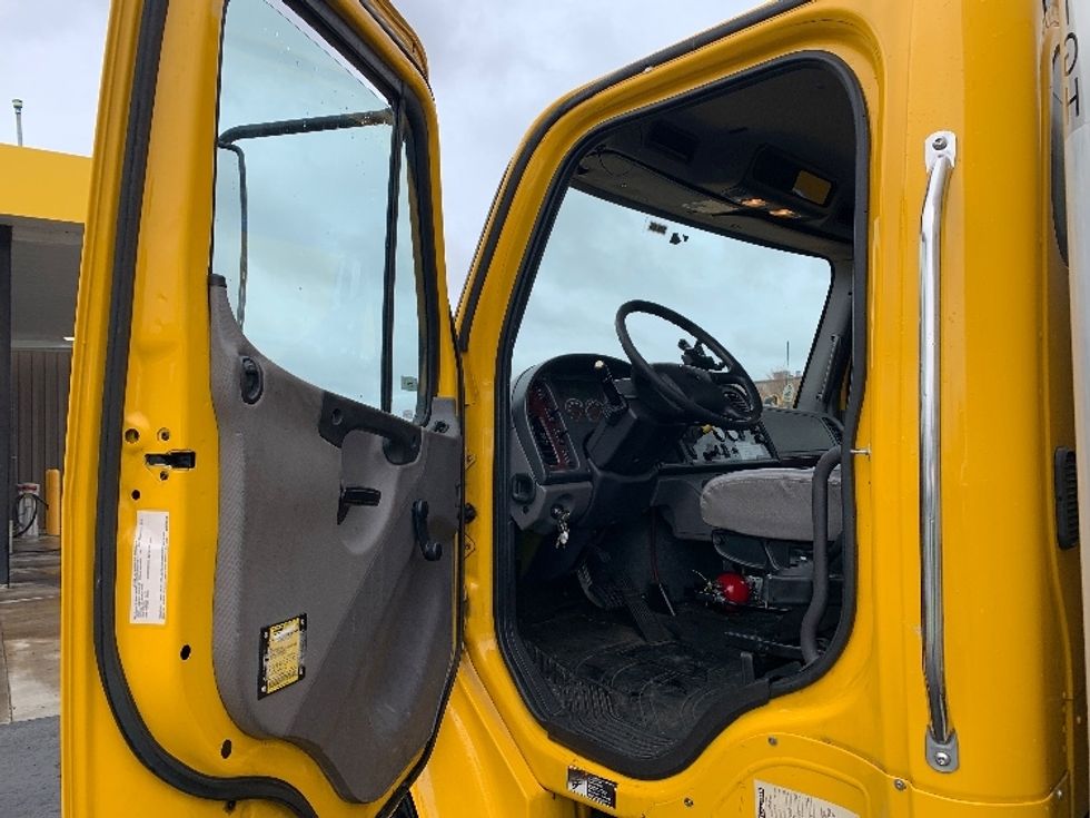 Medium Duty Box Truck-Light and Medium Duty Trucks-Freightliner-2019-M2-Clackamas-OR-199,418\n\t\tmiles-$ 43,250 - Image 16