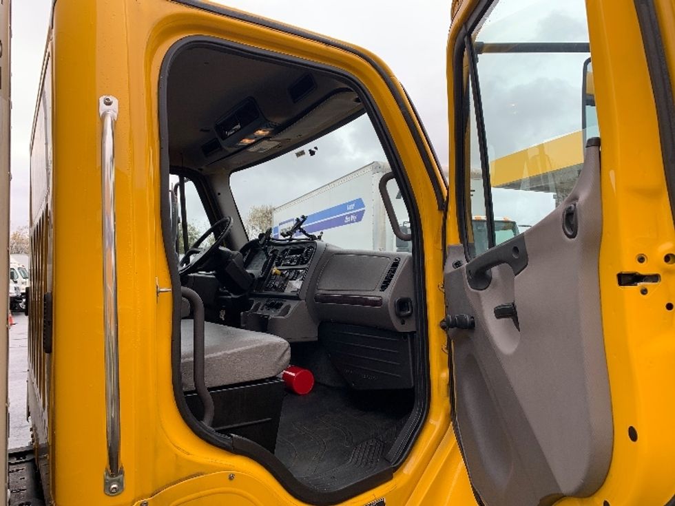 Medium Duty Box Truck-Light and Medium Duty Trucks-Freightliner-2019-M2-Clackamas-OR-199,418\n\t\tmiles-$ 43,250 - Image 20