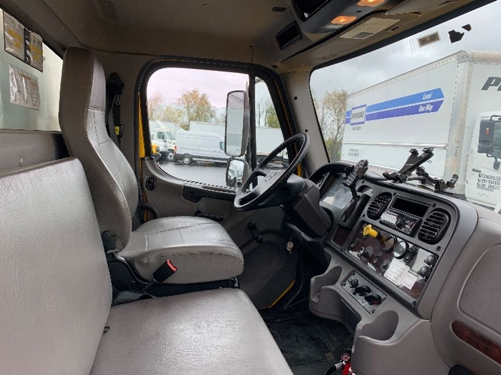 Medium Duty Box Truck-Light and Medium Duty Trucks-Freightliner-2019-M2-Clackamas-OR-199,418\n\t\tmiles-$ 43,250 - Image 22