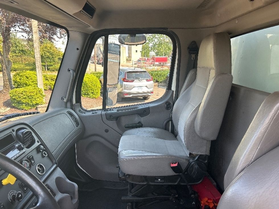 Medium Duty Box Truck-Light and Medium Duty Trucks-Freightliner-2019-M2-Clackamas-OR-280,497\n\t\tmiles-$ 25,250 - Image 18