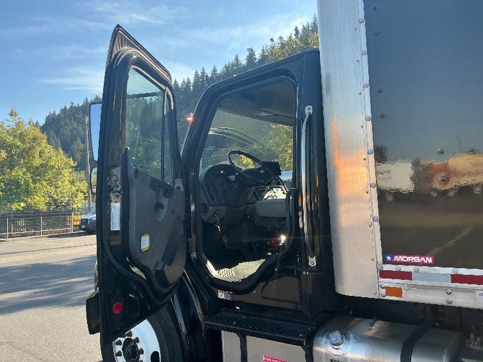 Medium Duty Box Truck-Light and Medium Duty Trucks-Freightliner-2019-M2-Clackamas-OR-67,560\n\t\tmiles-$ 60,250 - Image 15