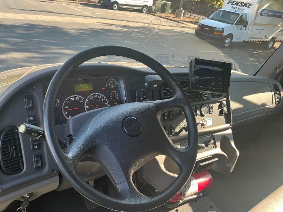 Medium Duty Box Truck-Light and Medium Duty Trucks-Freightliner-2019-M2-Clackamas-OR-67,560\n\t\tmiles-$ 60,250 - Image 16