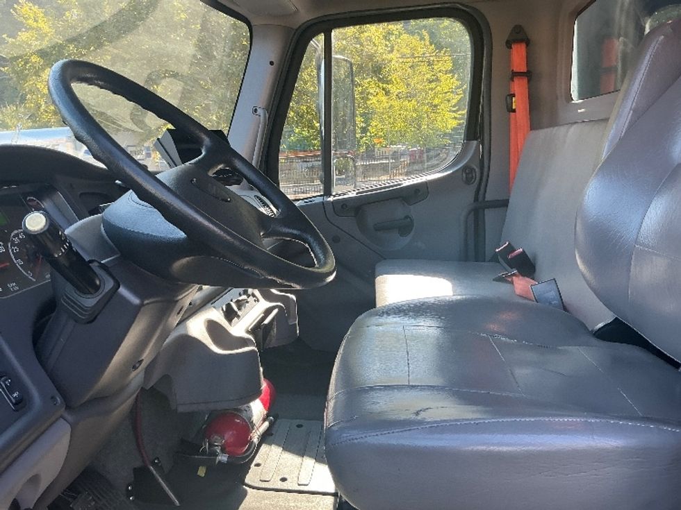 Medium Duty Box Truck-Light and Medium Duty Trucks-Freightliner-2019-M2-Clackamas-OR-67,560\n\t\tmiles-$ 60,250 - Image 18