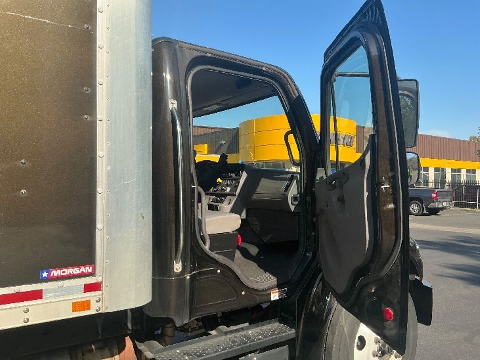 Medium Duty Box Truck-Light and Medium Duty Trucks-Freightliner-2019-M2-Clackamas-OR-67,560\n\t\tmiles-$ 60,250 - Image 19