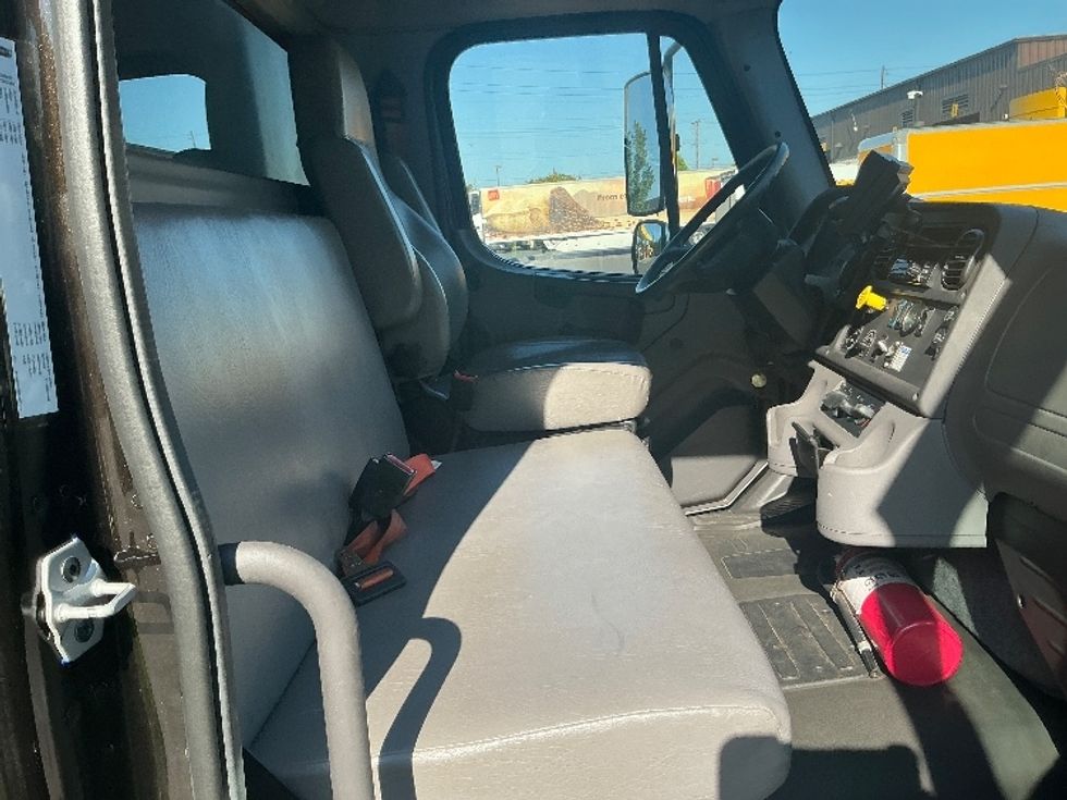 Medium Duty Box Truck-Light and Medium Duty Trucks-Freightliner-2019-M2-Clackamas-OR-67,560\n\t\tmiles-$ 60,250 - Image 21