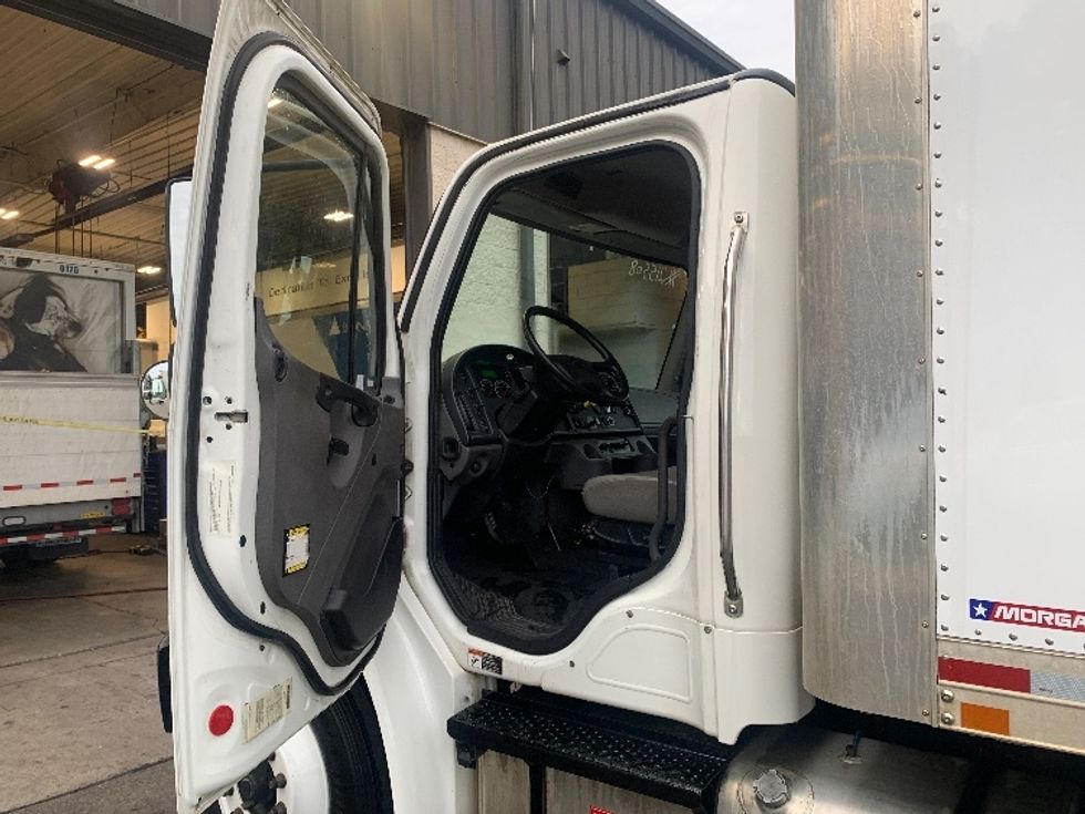 Medium Duty Box Truck-Light and Medium Duty Trucks-Freightliner-2019-M2-Cleveland-TN-197,360\n\t\tmiles-$ 52,000 - Image 16