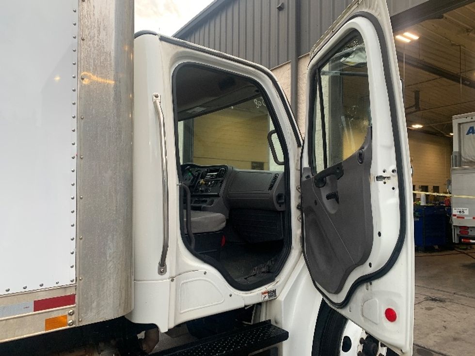 Medium Duty Box Truck-Light and Medium Duty Trucks-Freightliner-2019-M2-Cleveland-TN-197,360\n\t\tmiles-$ 52,000 - Image 20