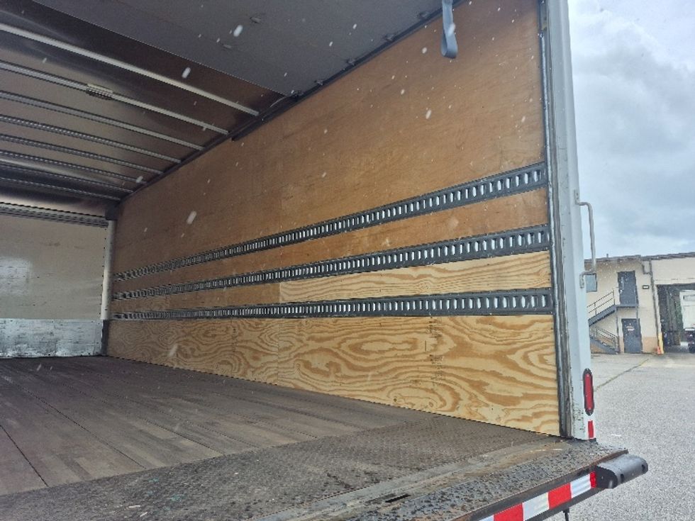 Medium Duty Box Truck-Light and Medium Duty Trucks-Freightliner-2019-M2-Cleveland-TN-32,821\n\t\tmiles-$ 61,000 - Image 11
