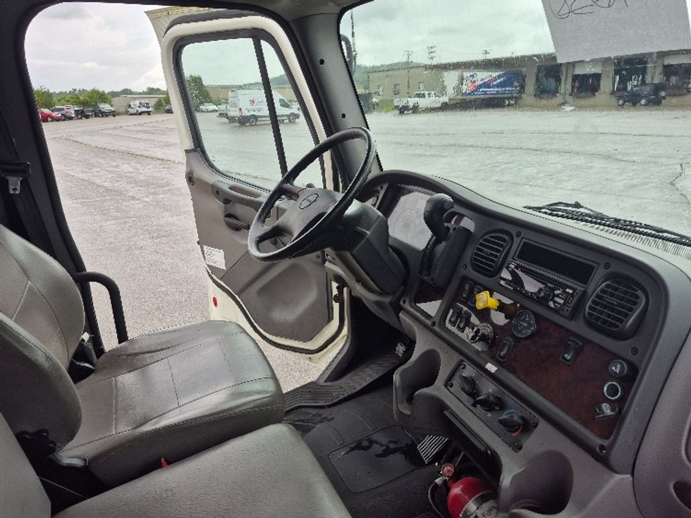 Medium Duty Box Truck-Light and Medium Duty Trucks-Freightliner-2019-M2-Cleveland-TN-32,821\n\t\tmiles-$ 61,000 - Image 21