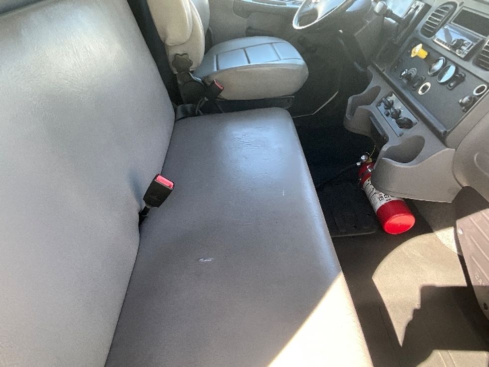 Medium Duty Box Truck-Light and Medium Duty Trucks-Freightliner-2019-M2-Coburg-OR-82,896\n\t\tmiles-$ 58,750 - Image 22