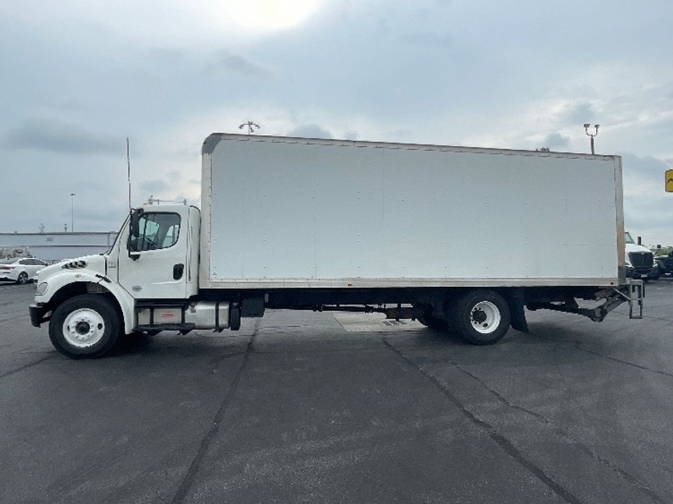 Medium Duty Box Truck-Light and Medium Duty Trucks-Freightliner-2019-M2-Columbus-OH-181,601\n\t\tmiles-$ 52,000 - Image 4