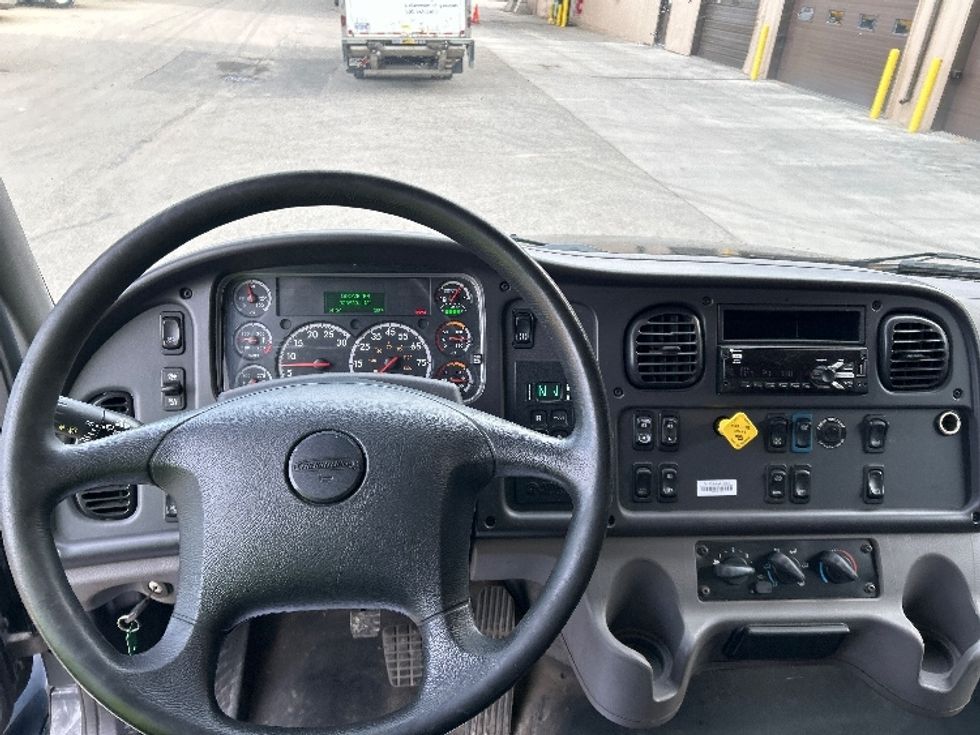 Medium Duty Box Truck-Light and Medium Duty Trucks-Freightliner-2019-M2-Comstock Park-MI-323,663\n\t\tmiles-$ 39,750 - Image 18