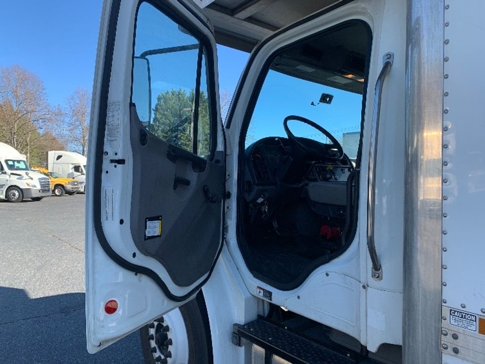 Medium Duty Box Truck-Light and Medium Duty Trucks-Freightliner-2019-M2-Concord-NC-162,075\n\t\tmiles-$ 42,250 - Image 16