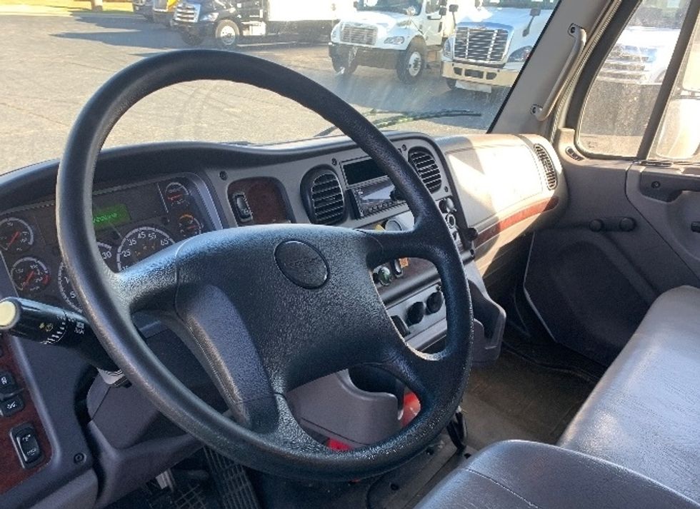 Medium Duty Box Truck-Light and Medium Duty Trucks-Freightliner-2019-M2-Concord-NC-162,075\n\t\tmiles-$ 42,250 - Image 17