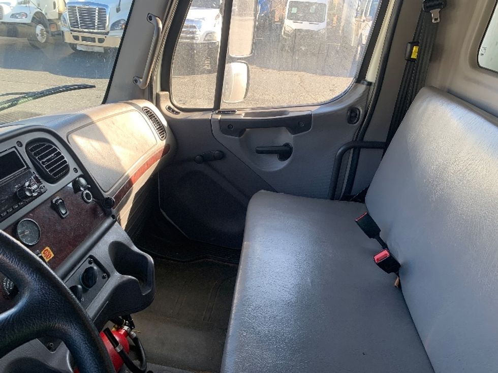 Medium Duty Box Truck-Light and Medium Duty Trucks-Freightliner-2019-M2-Concord-NC-162,075\n\t\tmiles-$ 42,250 - Image 19