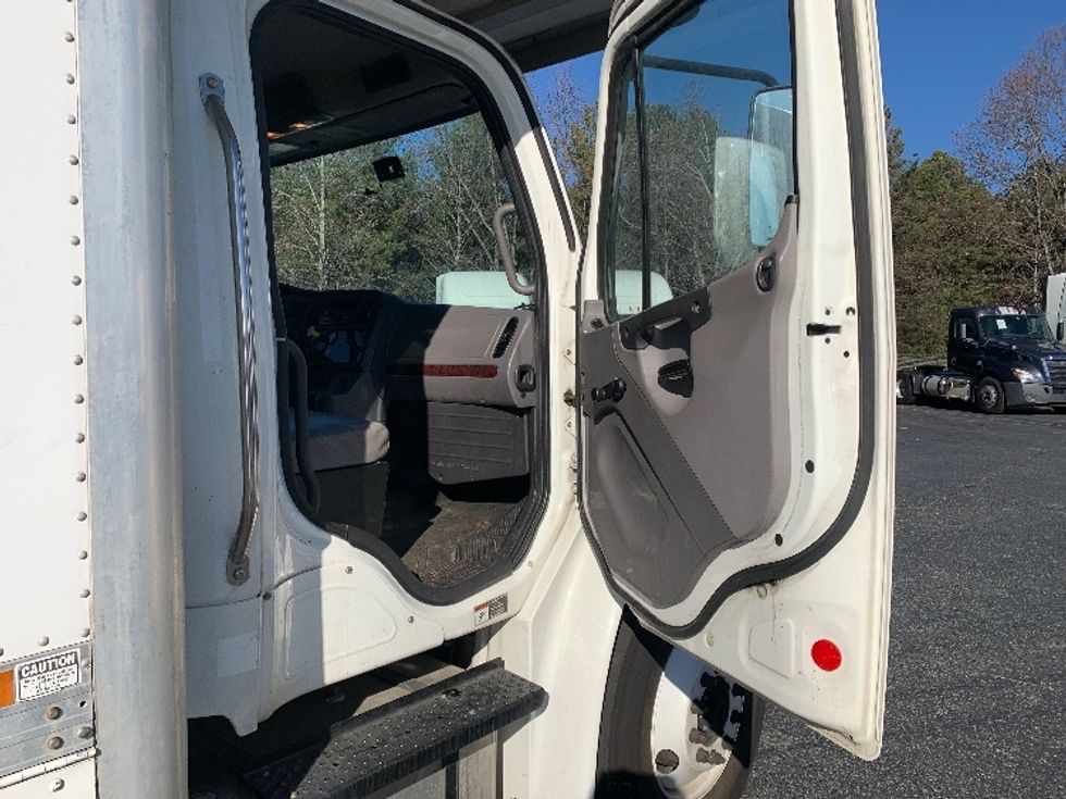 Medium Duty Box Truck-Light and Medium Duty Trucks-Freightliner-2019-M2-Concord-NC-162,075\n\t\tmiles-$ 42,250 - Image 20