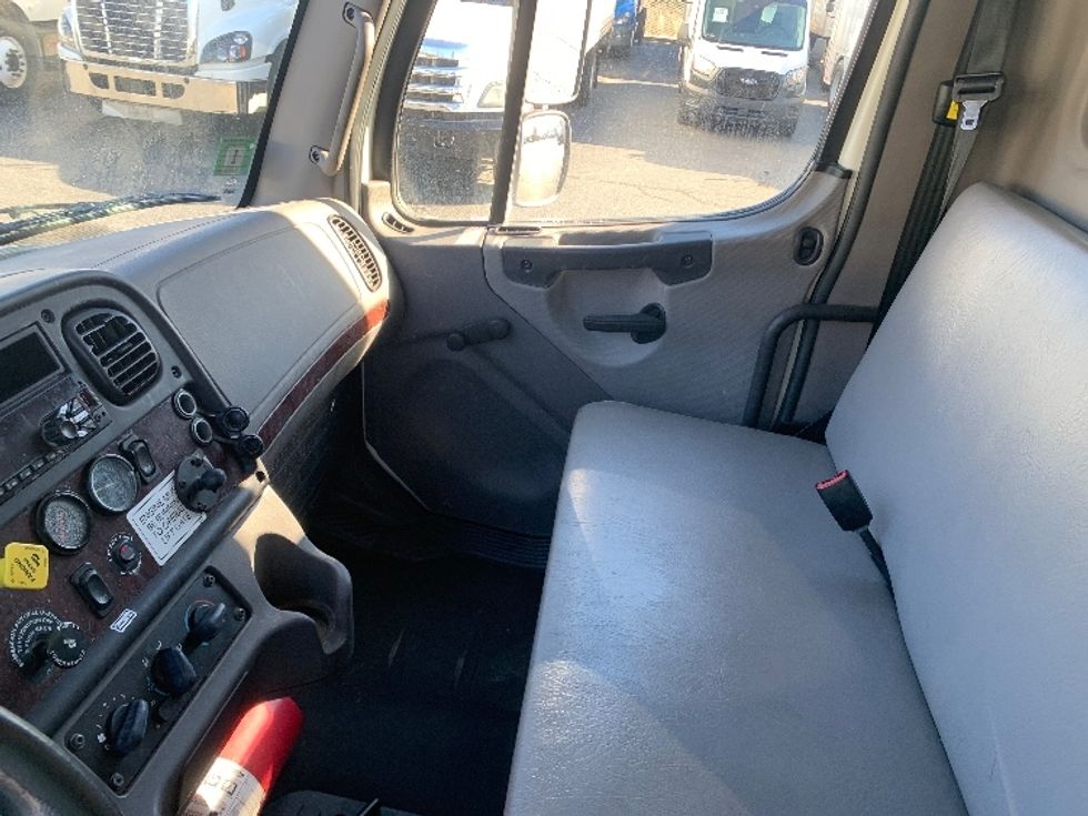 Medium Duty Box Truck-Light and Medium Duty Trucks-Freightliner-2019-M2-Concord-NC-165,357\n\t\tmiles-$ 49,750 - Image 19
