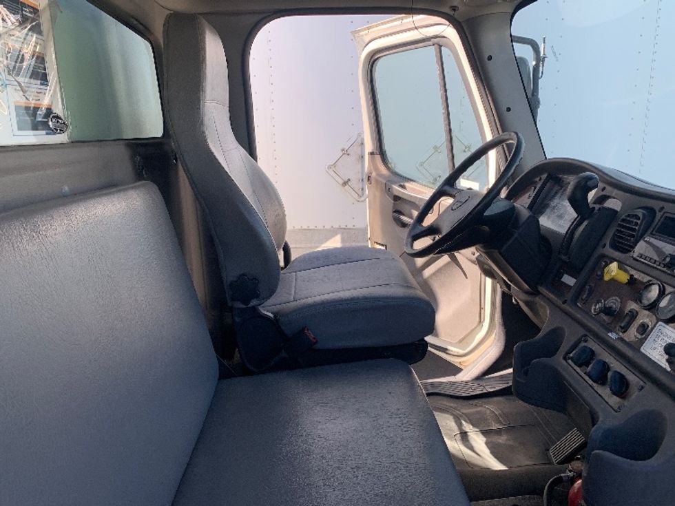 Medium Duty Box Truck-Light and Medium Duty Trucks-Freightliner-2019-M2-Concord-NC-165,357\n\t\tmiles-$ 49,750 - Image 22