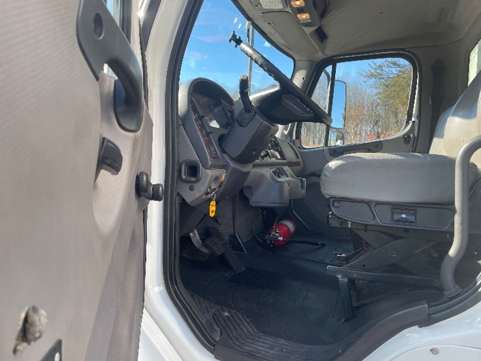 Medium Duty Box Truck-Light and Medium Duty Trucks-Freightliner-2019-M2-Concord-NC-249,593\n\t\tmiles-$ 41,500 - Image 16