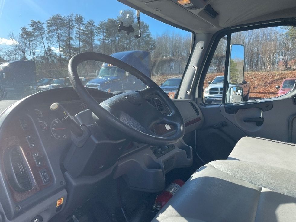 Medium Duty Box Truck-Light and Medium Duty Trucks-Freightliner-2019-M2-Concord-NC-249,593\n\t\tmiles-$ 41,500 - Image 17