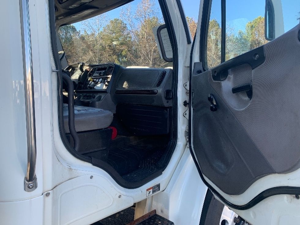 Medium Duty Box Truck-Light and Medium Duty Trucks-Freightliner-2019-M2-Concord-NC-294,044\n\t\tmiles-$ 35,500 - Image 19