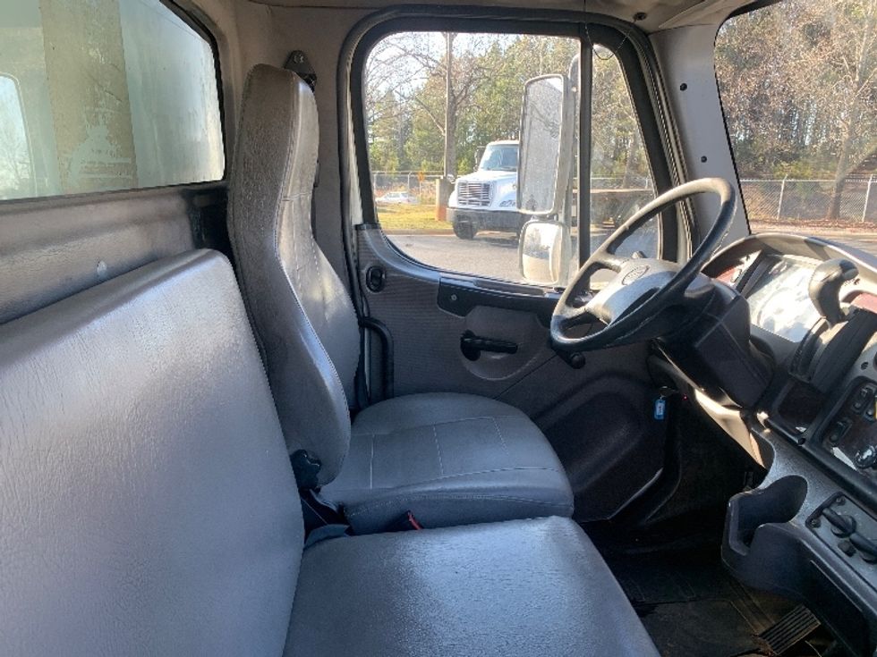 Medium Duty Box Truck-Light and Medium Duty Trucks-Freightliner-2019-M2-Concord-NC-294,044\n\t\tmiles-$ 35,500 - Image 21