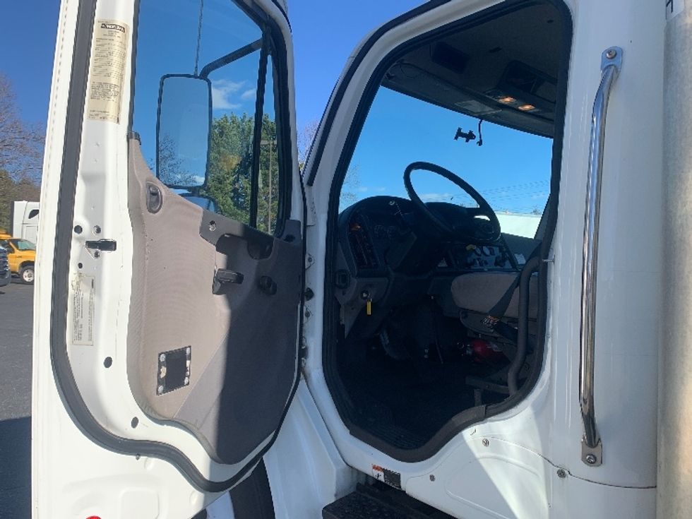 Medium Duty Box Truck-Light and Medium Duty Trucks-Freightliner-2019-M2-Concord-NC-326,326\n\t\tmiles-$ 27,750 - Image 16