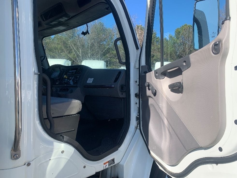 Medium Duty Box Truck-Light and Medium Duty Trucks-Freightliner-2019-M2-Concord-NC-326,326\n\t\tmiles-$ 27,750 - Image 20