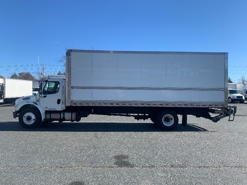 Medium Duty Box Truck-Light and Medium Duty Trucks-Freightliner-2019-M2-Concord-NC-326,326\n\t\tmiles-$ 27,750 - Image 4
