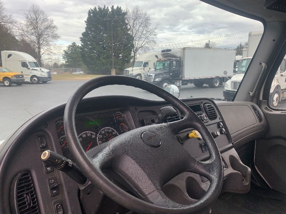 Medium Duty Box Truck-Light and Medium Duty Trucks-Freightliner-2019-M2-Concord-NC-91,379\n\t\tmiles-$ 61,000 - Image 17