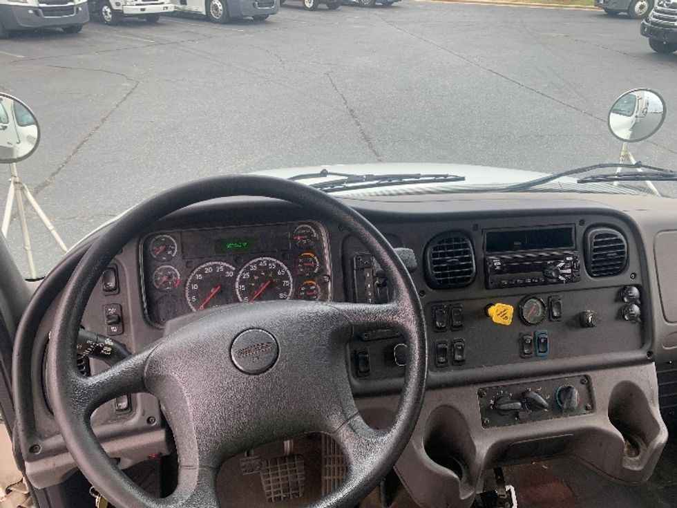 Medium Duty Box Truck-Light and Medium Duty Trucks-Freightliner-2019-M2-Concord-NC-91,379\n\t\tmiles-$ 61,000 - Image 18