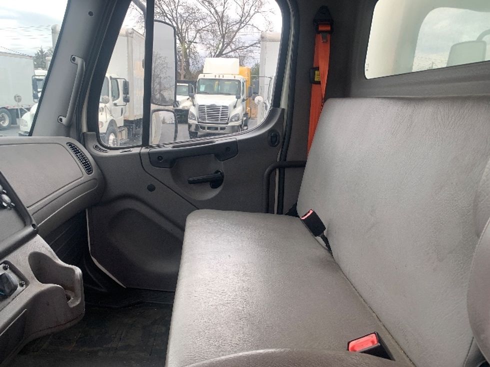 Medium Duty Box Truck-Light and Medium Duty Trucks-Freightliner-2019-M2-Concord-NC-91,379\n\t\tmiles-$ 61,000 - Image 19