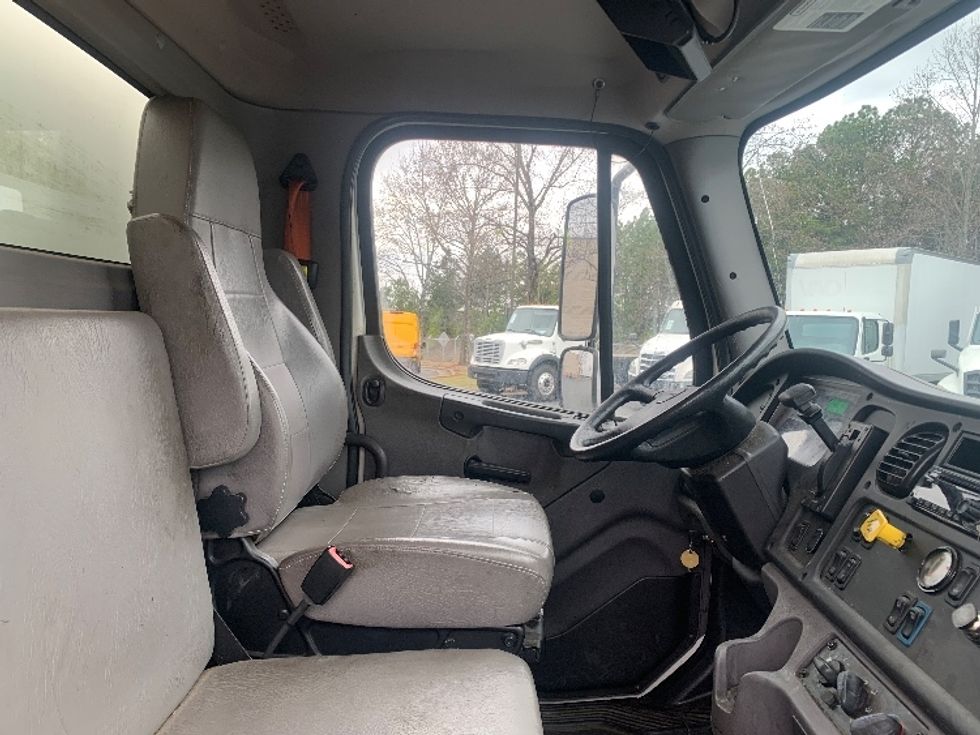 Medium Duty Box Truck-Light and Medium Duty Trucks-Freightliner-2019-M2-Concord-NC-91,379\n\t\tmiles-$ 61,000 - Image 22