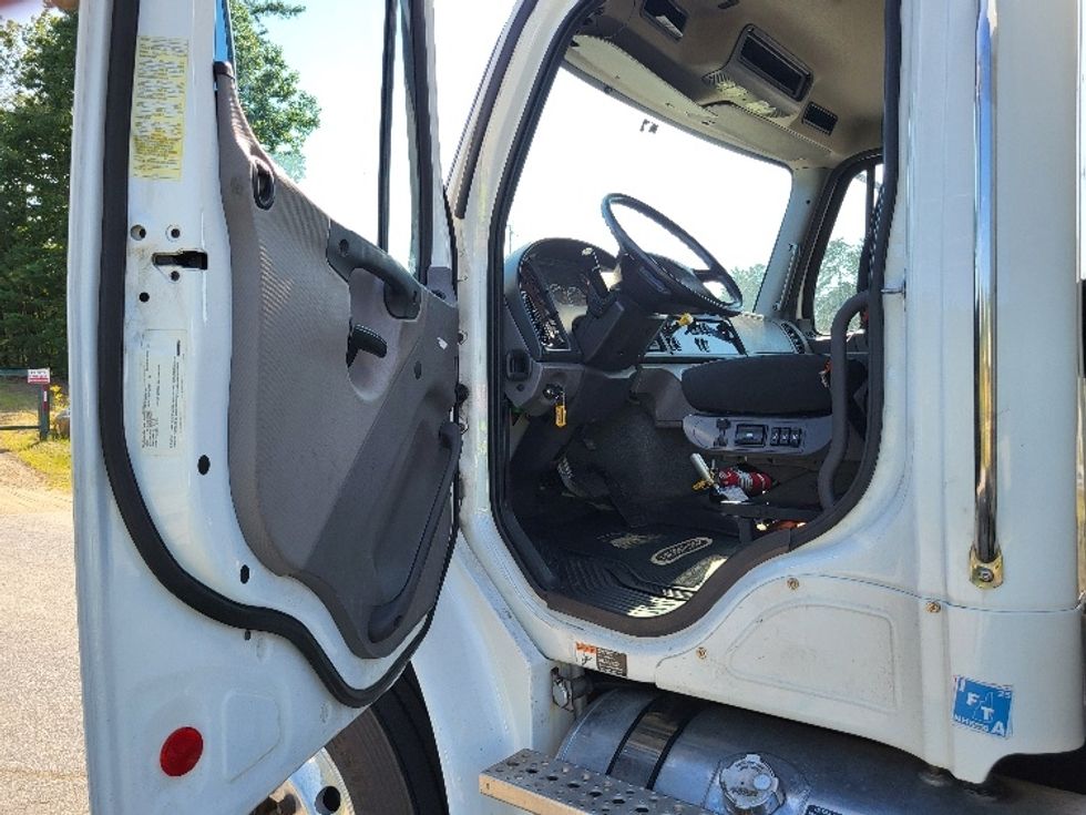 Medium Duty Box Truck-Light and Medium Duty Trucks-Freightliner-2019-M2-Concord-NH-128,233\n\t\tmiles-$ 63,500 - Image 16