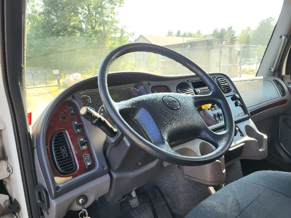 Medium Duty Box Truck-Light and Medium Duty Trucks-Freightliner-2019-M2-Concord-NH-128,233\n\t\tmiles-$ 63,500 - Image 17