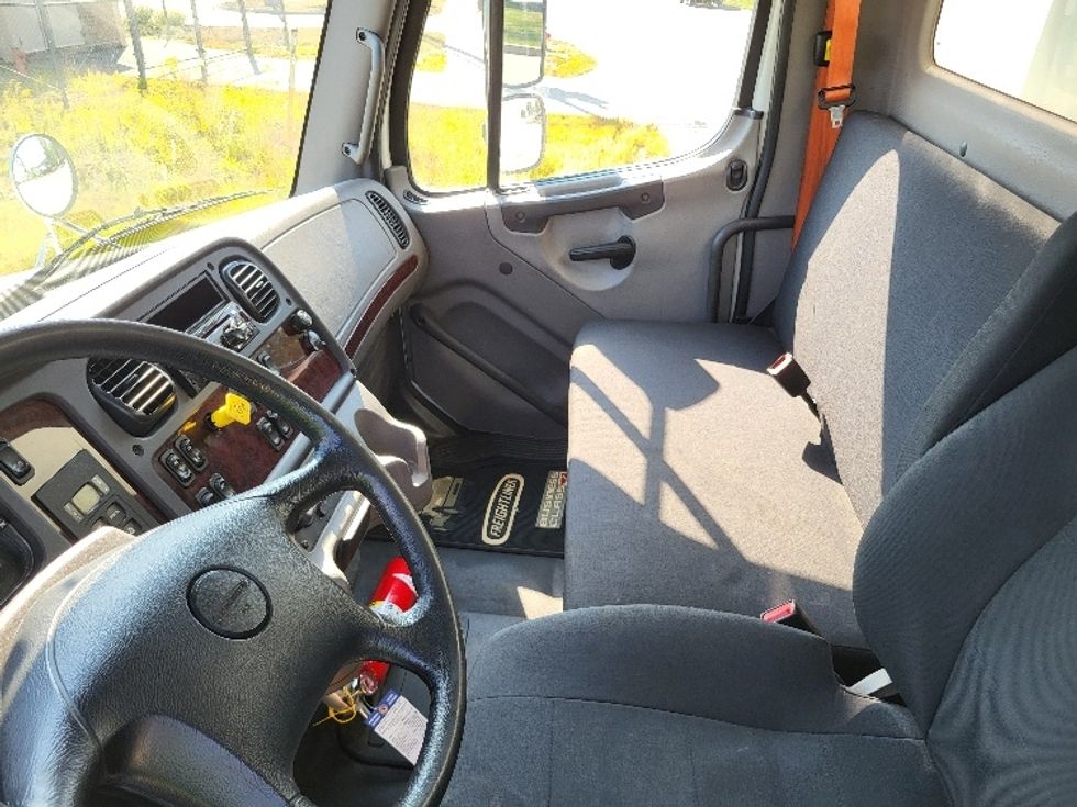 Medium Duty Box Truck-Light and Medium Duty Trucks-Freightliner-2019-M2-Concord-NH-128,233\n\t\tmiles-$ 63,500 - Image 19