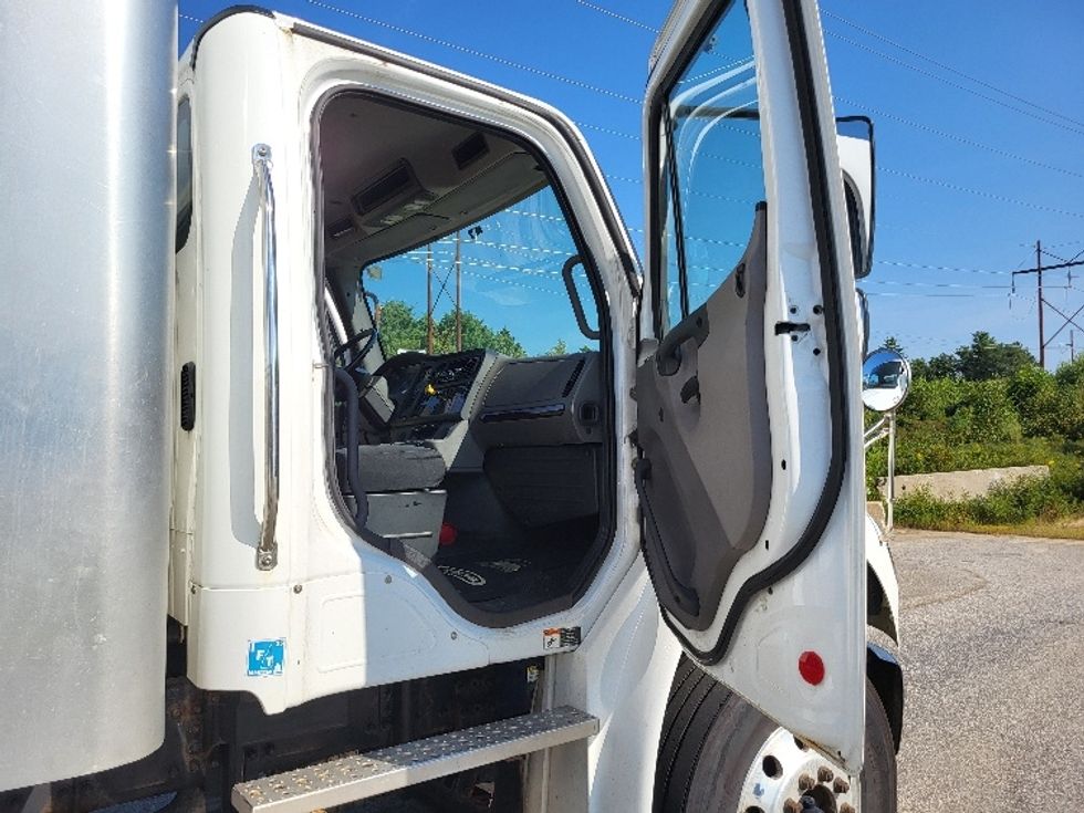 Medium Duty Box Truck-Light and Medium Duty Trucks-Freightliner-2019-M2-Concord-NH-128,233\n\t\tmiles-$ 63,500 - Image 20