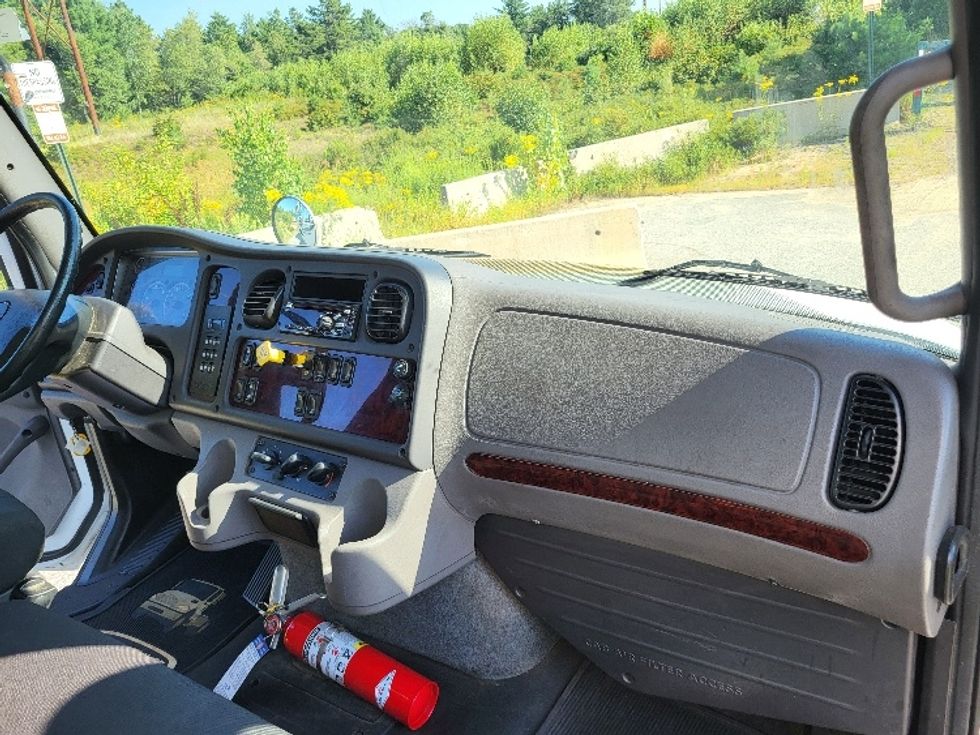 Medium Duty Box Truck-Light and Medium Duty Trucks-Freightliner-2019-M2-Concord-NH-128,233\n\t\tmiles-$ 63,500 - Image 21