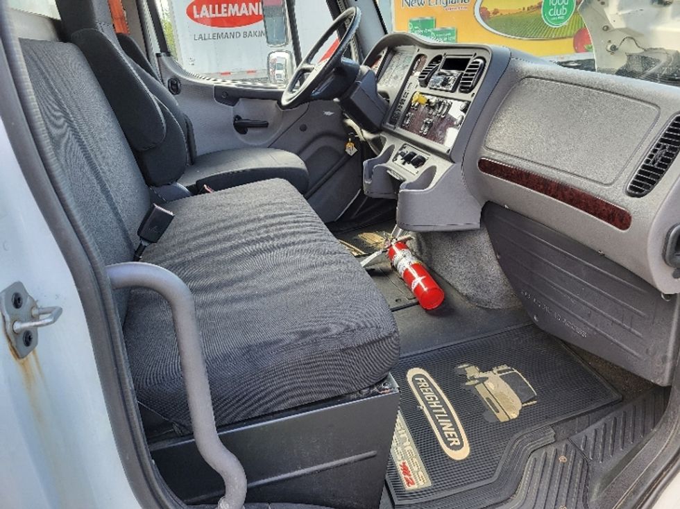 Medium Duty Box Truck-Light and Medium Duty Trucks-Freightliner-2019-M2-Concord-NH-128,233\n\t\tmiles-$ 63,500 - Image 22