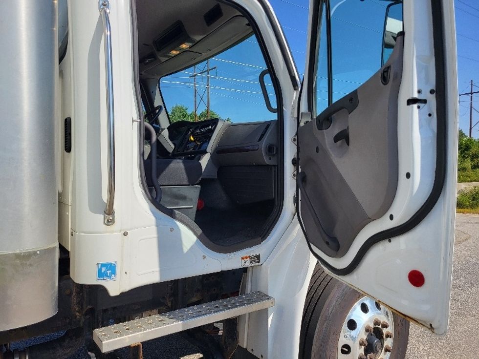 Medium Duty Box Truck-Light and Medium Duty Trucks-Freightliner-2019-M2-Concord-NH-141,575\n\t\tmiles-$ 59,500 - Image 20