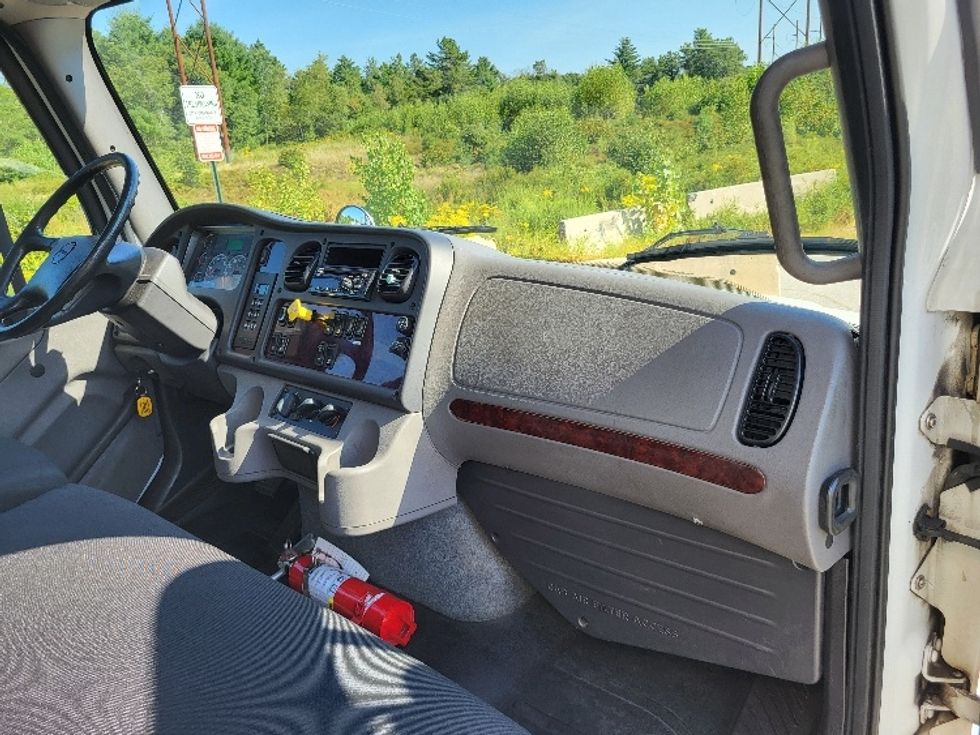 Medium Duty Box Truck-Light and Medium Duty Trucks-Freightliner-2019-M2-Concord-NH-141,575\n\t\tmiles-$ 59,500 - Image 21