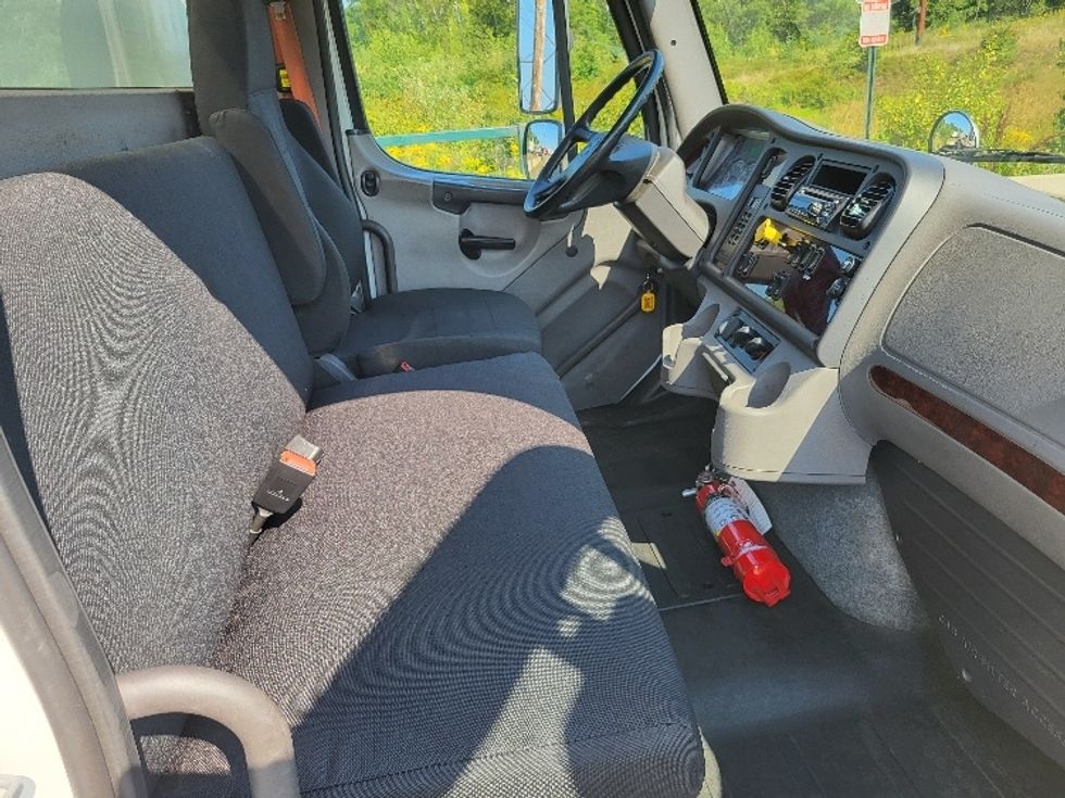 Medium Duty Box Truck-Light and Medium Duty Trucks-Freightliner-2019-M2-Concord-NH-141,575\n\t\tmiles-$ 59,500 - Image 22