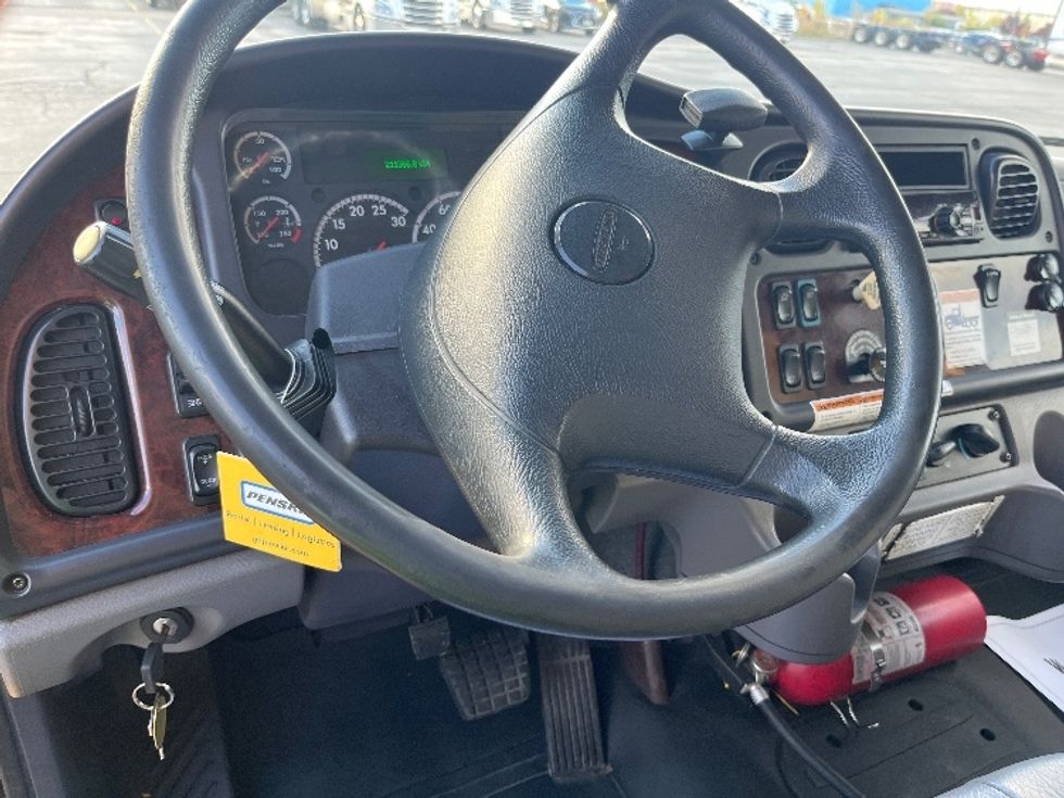 Medium Duty Box Truck-Light and Medium Duty Trucks-Freightliner-2019-M2-Concord-ON-211,635\n\t\tkm-$ 71,750 - Image 17