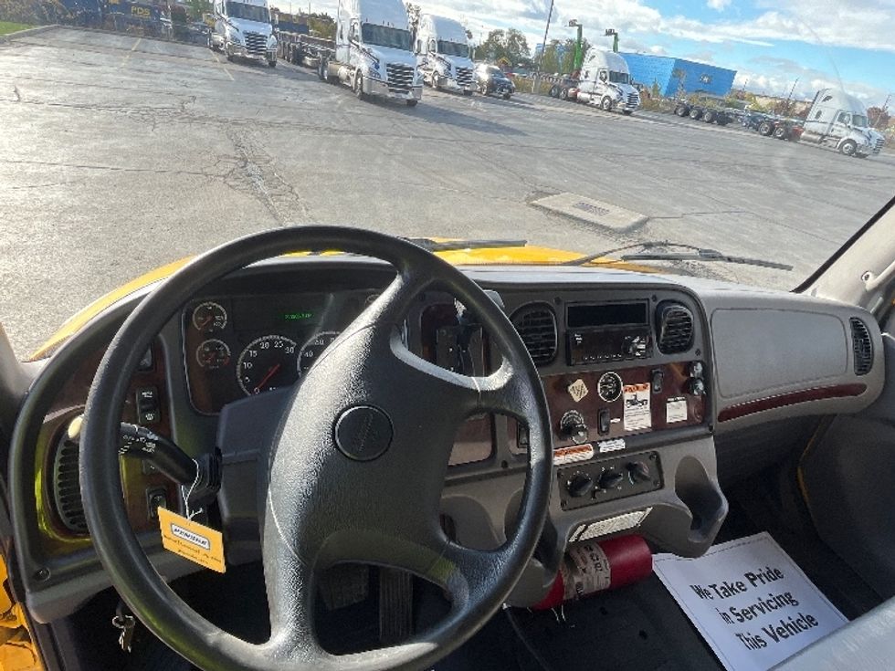 Medium Duty Box Truck-Light and Medium Duty Trucks-Freightliner-2019-M2-Concord-ON-211,635\n\t\tkm-$ 71,750 - Image 18