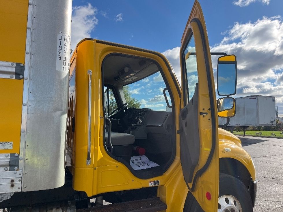 Medium Duty Box Truck-Light and Medium Duty Trucks-Freightliner-2019-M2-Concord-ON-211,635\n\t\tkm-$ 71,750 - Image 20